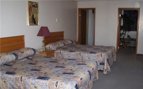 Model A Inn Кранбрук Екстериор снимка