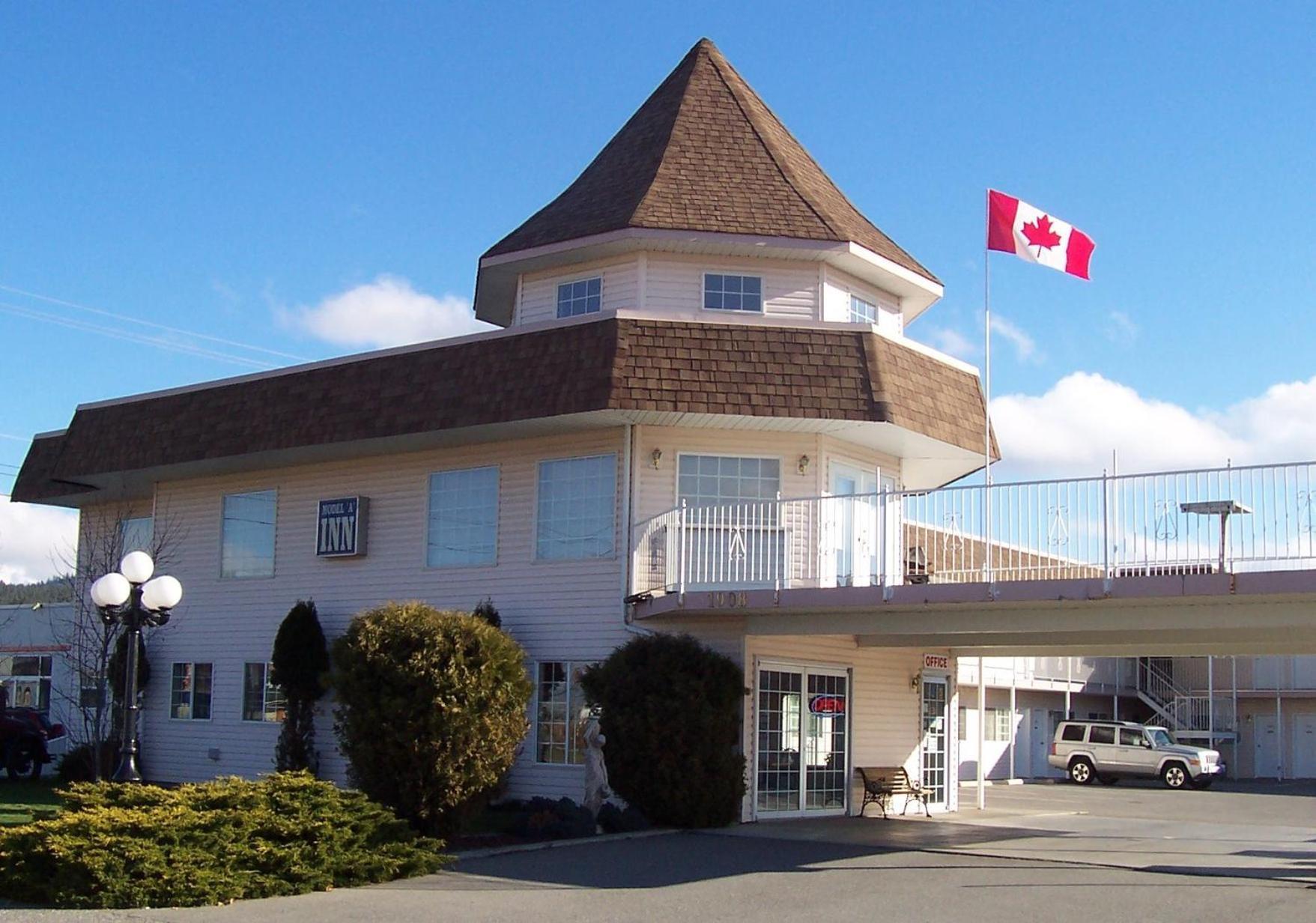 Model A Inn Кранбрук Екстериор снимка