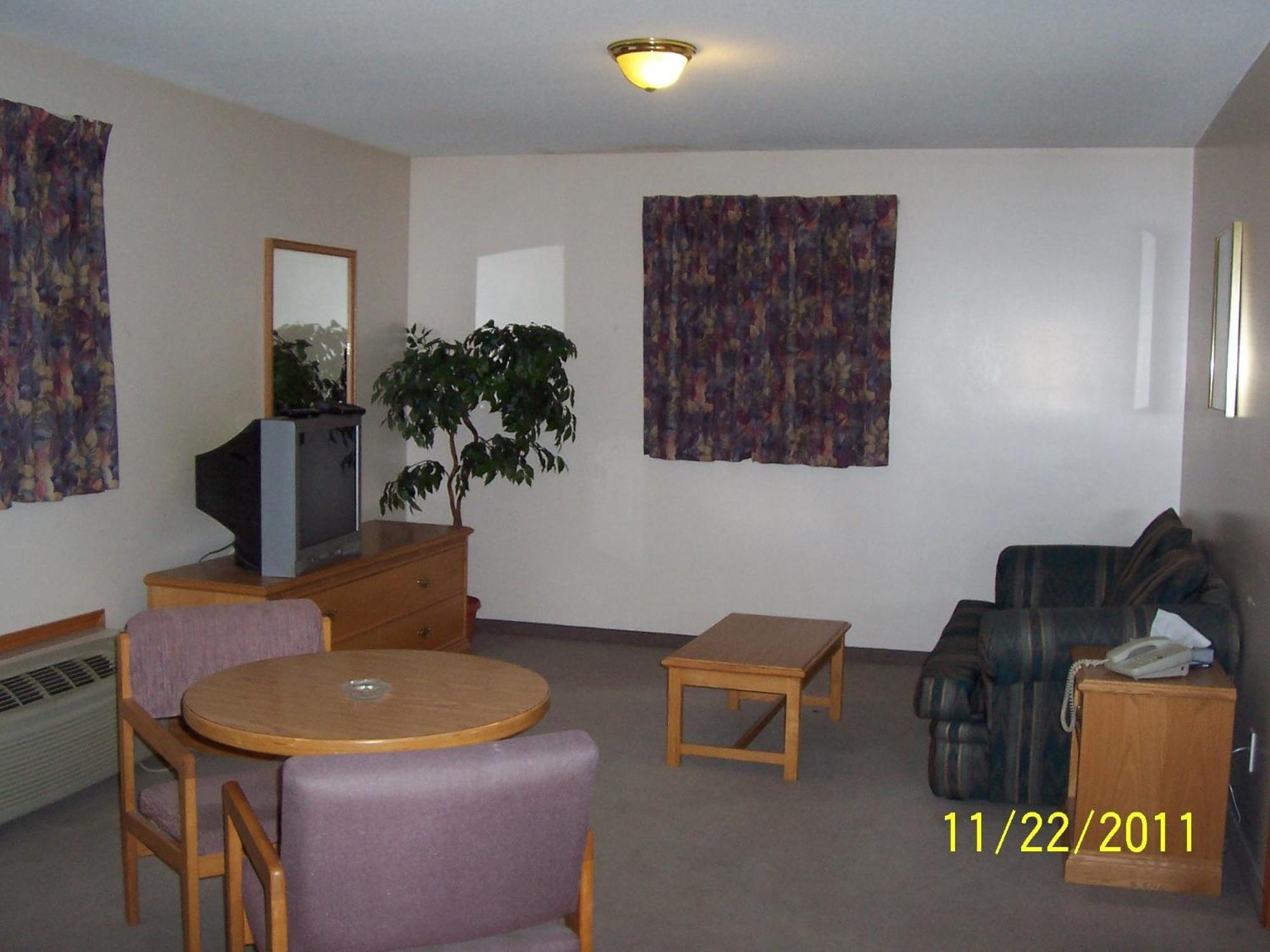 Model A Inn Кранбрук Екстериор снимка