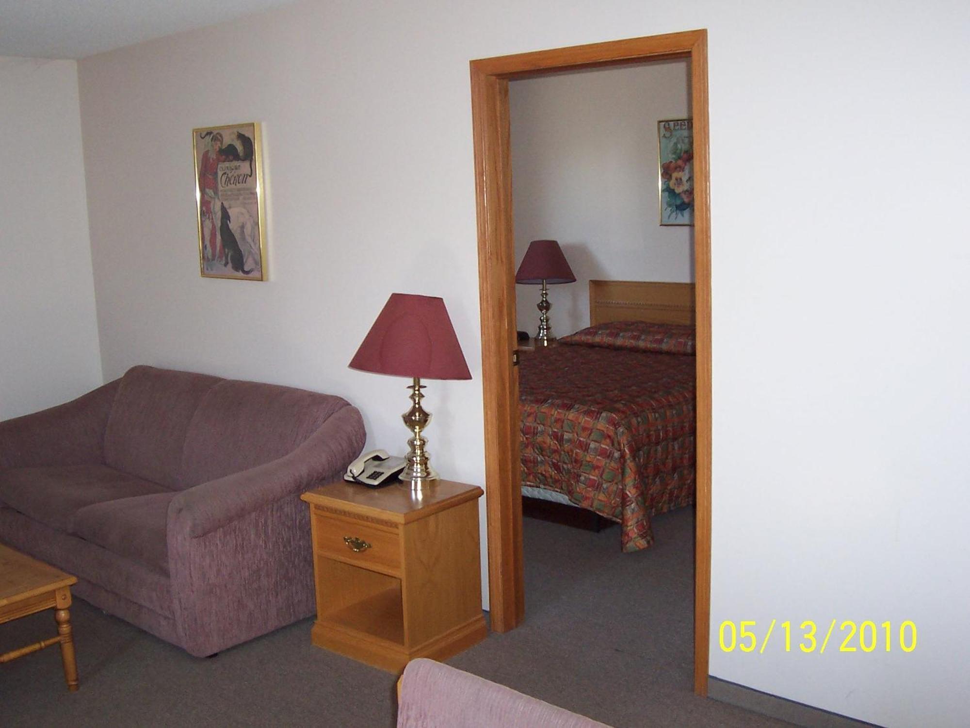 Model A Inn Кранбрук Екстериор снимка